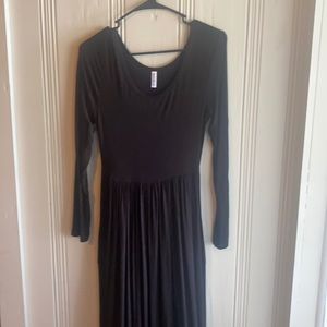Long black dress with pockets